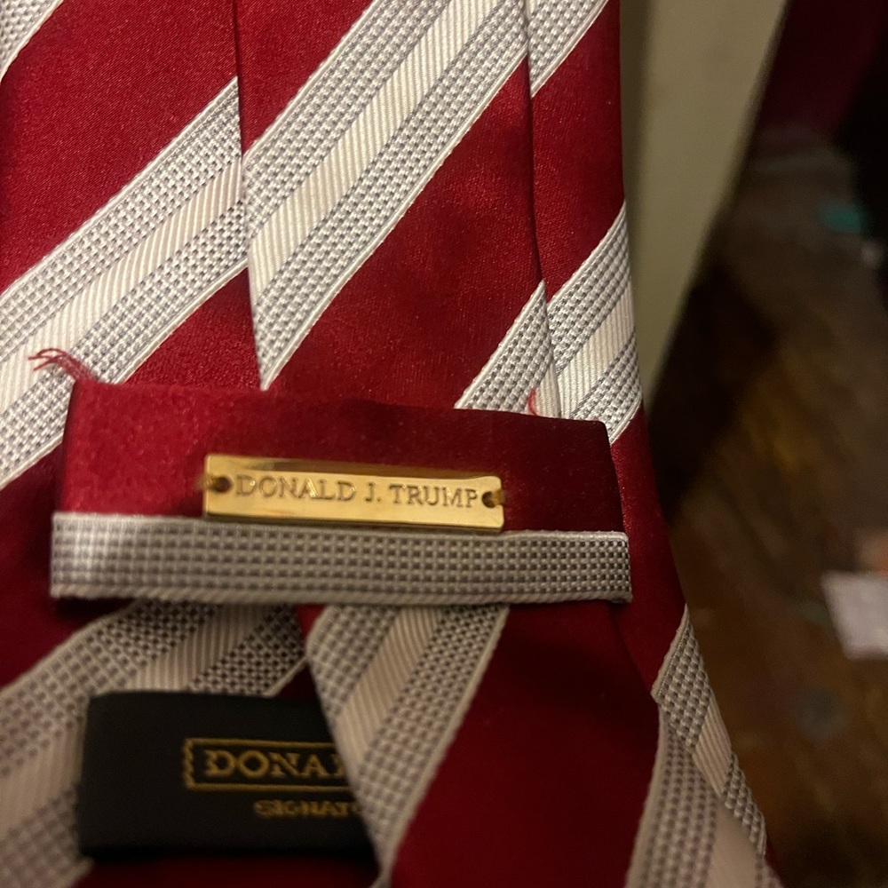 Donald Trump Red and White Tie - Picture 4 of 6